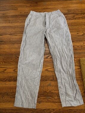 Uniqlo women's Thin Black & White Seersucker Chinos